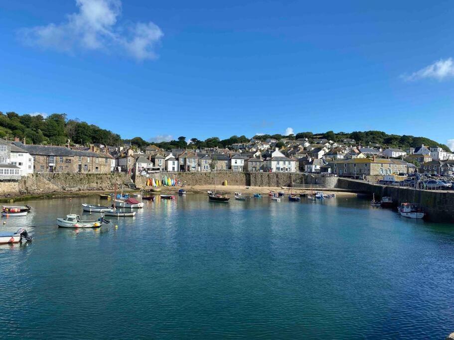 Seagulls Cottage, Touching Distance From Beach Mousehole Buitenkant foto
